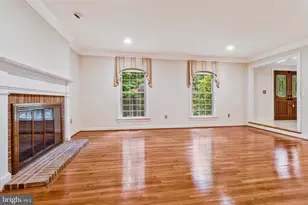 10009 New London Dr, Potomac, MD 20854 - Photo 5