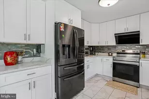 9704 Sunset Dr, Rockville, MD 20850 - Photo 9