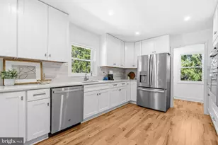 9828 Watts Branch Dr, Rockville, MD 20850 - Photo 11