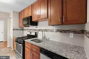 4 Monroe St, Rockville, MD 20850 - Photo 17