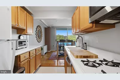 10201 Grosvenor Place #1009, Rockville, MD 20852 - Photo 9