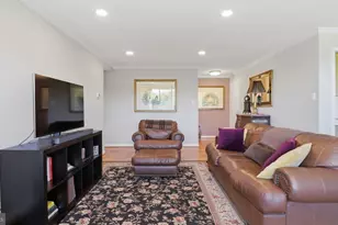 10201 Grosvenor Pl, Rockville, MD 20852 - Photo 13