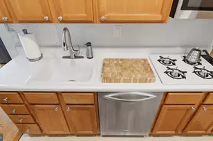 10201 Grosvenor Pl, Rockville, MD 20852 - Photo 7