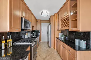 10401 Grosvenor Pl, Rockville, MD 20852 - Photo 13