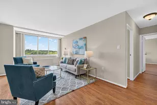 10401 Grosvenor Pl, Rockville, MD 20852 - Photo 5