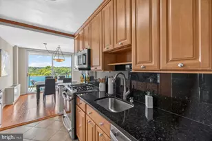 10401 Grosvenor Pl, Rockville, MD 20852 - Photo 15