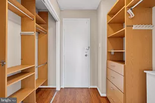 10401 Grosvenor Pl, Rockville, MD 20852 - Photo 23