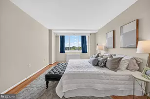 10401 Grosvenor Pl, Rockville, MD 20852 - Photo 21