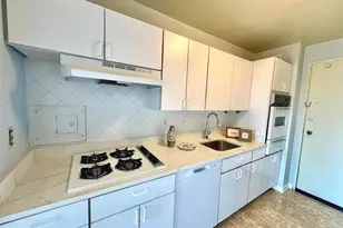 10500 Rockville Pik, Rockville, MD 20852 - Photo 3