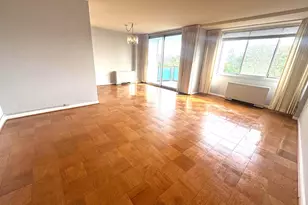 10500 Rockville Pik, Rockville, MD 20852 - Photo 5