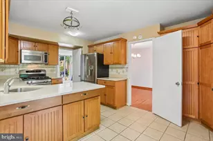 8174 Inverness Ridge Rd, Potomac, MD 20854 - Photo 3