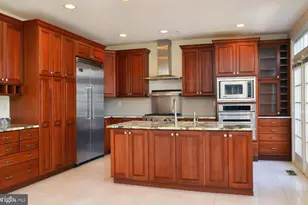 811 Oak Knoll Terrace, Rockville, MD 20850 - Photo 5