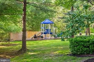 18304 Streamside Dr, Gaithersburg, MD 20879 - Photo 9