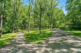 7400 Lakeview Dr, Bethesda, MD 20817 - Photo 25