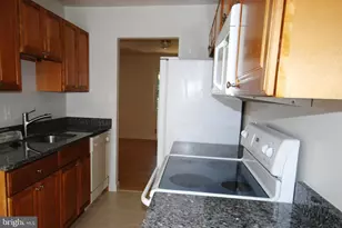 7 Hyacinth Ct, Gaithersburg, MD 20878 - Photo 3