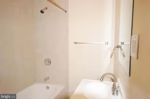 7 Hyacinth Ct, Gaithersburg, MD 20878 - Photo 9