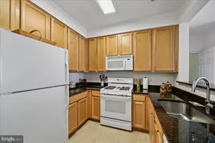 310 High Gables Dr, Gaithersburg, MD 20878 - Photo 9