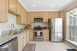 214 Fallsgrove Blvd, Rockville, MD 20850 - Photo 5