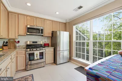 214 Fallsgrove Boulevard #12, Rockville, MD 20850 - Photo 9