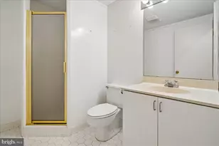 9100 Aldershot Dr, Bethesda, MD 20817 - Photo 43
