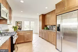 10239 Gainsborough Rd, Potomac, MD 20854 - Photo 9