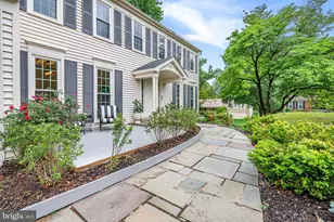9212 Willow Pond Ln, Rockville, MD 20854 - Photo 3