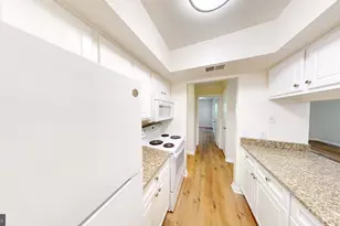 18318 Streamside Dr, Gaithersburg, MD 20879 - Photo 3