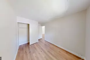 18318 Streamside Dr, Gaithersburg, MD 20879 - Photo 9