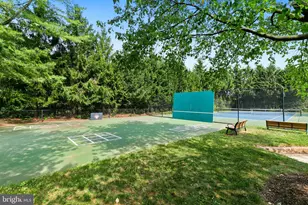 10022 Vanderbilt Cir, Rockville, MD 20850 - Photo 37