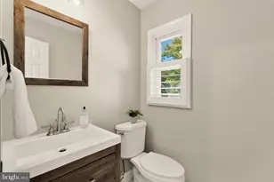 10210 Carroll Pl, Kensington, MD 20895 - Photo 17