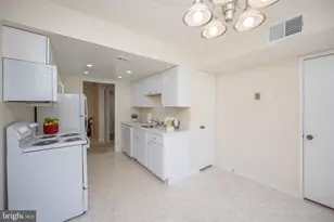 15301 Beaverbrook Ct, Silver Spring, MD 20906 - Photo 7