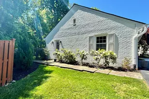 8101 Buckspark Ln E, Potomac, MD 20854 - Photo 5