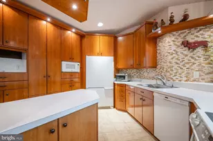 8313 Still Spring Ct, Bethesda, MD 20817 - Photo 11