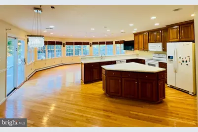 24109 Doreen Dr, Gaithersburg, MD 20882 - Photo 5