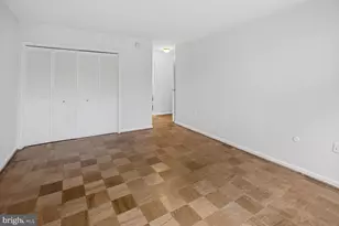 10401 Grosvenor Pl, Rockville, MD 20852 - Photo 11