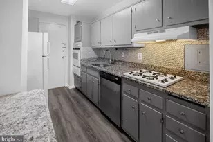 10401 Grosvenor Pl, Rockville, MD 20852 - Photo 3