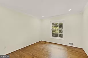 8416 Fox Run, Potomac, MD 20854 - Photo 11