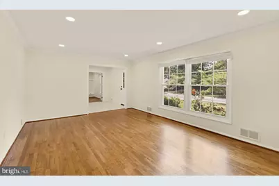 8416 Fox Run, Potomac, MD 20854 - Photo 9