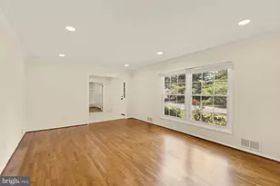 8416 Fox Run, Potomac, MD 20854 - Photo 9