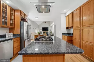 11612 Settlers Cir, Germantown, MD 20876 - Photo 17
