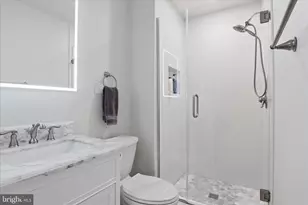 71 Kinsman View Cir, Silver Spring, MD 20901 - Photo 19