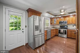 9405 Chatteroy Pl, Gaithersburg, MD 20886 - Photo 11