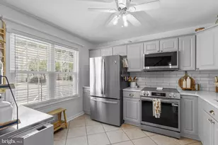 18745 Martins Landing Dr, Germantown, MD 20874 - Photo 15