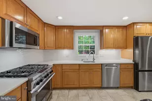 7006 Old Cabin Ln, Rockville, MD 20852 - Photo 9
