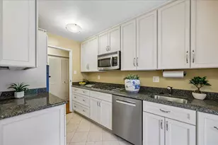 10401 Grosvenor Pl, Rockville, MD 20852 - Photo 9