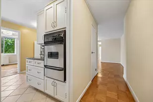 10401 Grosvenor Pl, Rockville, MD 20852 - Photo 5