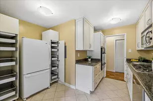 10401 Grosvenor Pl, Rockville, MD 20852 - Photo 11