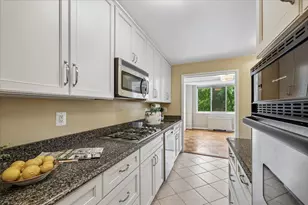 10401 Grosvenor Pl, Rockville, MD 20852 - Photo 9
