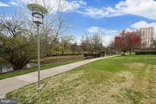 10401 Grosvenor Pl, Rockville, MD 20852 - Photo 31