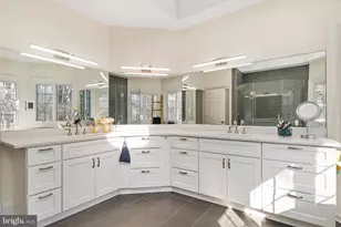9646 Eagle Ridge Dr, Bethesda, MD 20817 - Photo 17